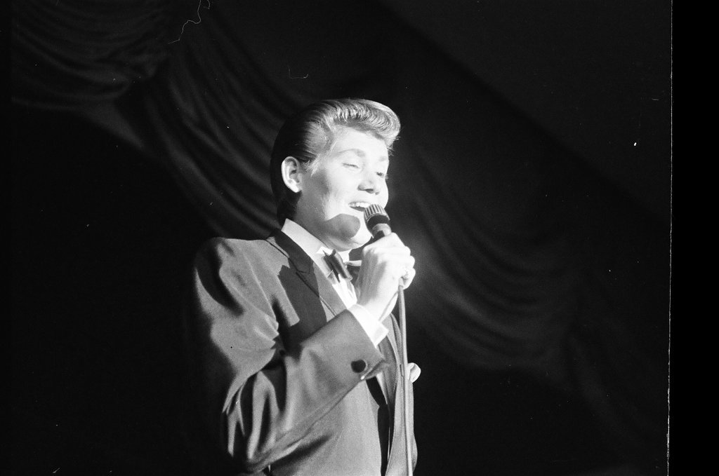 Wayne Newton performs at College Inn - Charles Krejcsi for Chicago Sun-Times