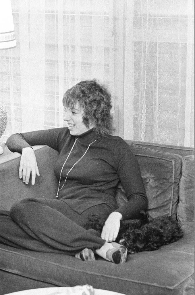 Liza Minnelli sitting on a couch - Chicago Sun-Times