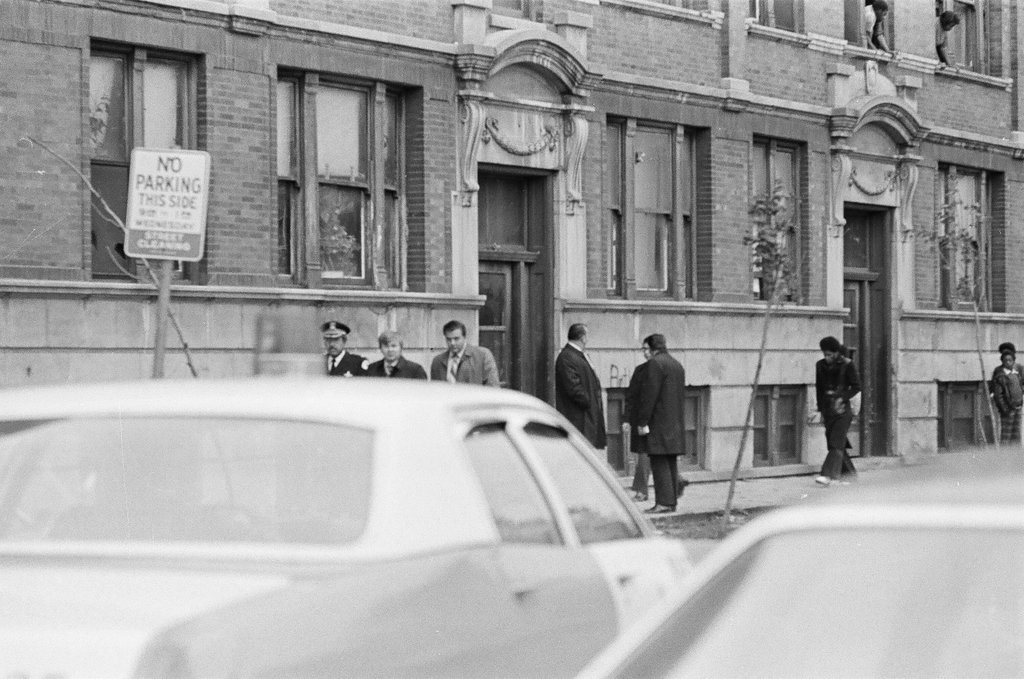 Gang war crime scene - Chicago Sun-Times