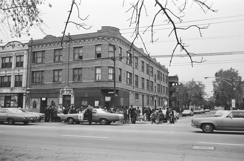 Gang war crime scene - Chicago Sun-Times