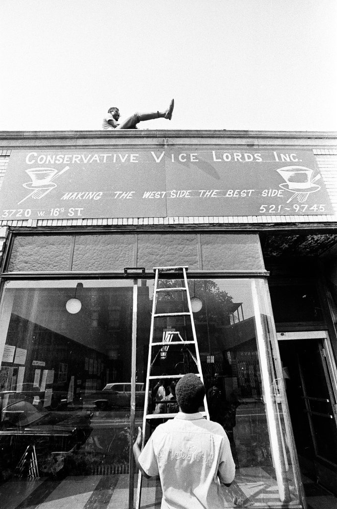 Vice Lords members set up headquarters - Chicago Sun-Times