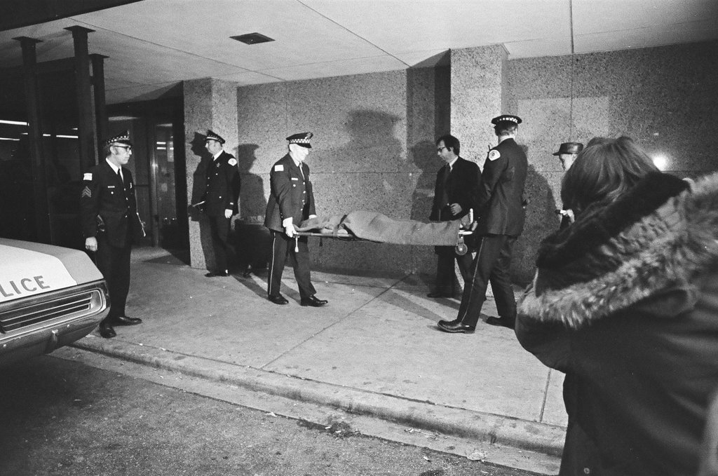Gang war crime scene - Chicago Sun-Times