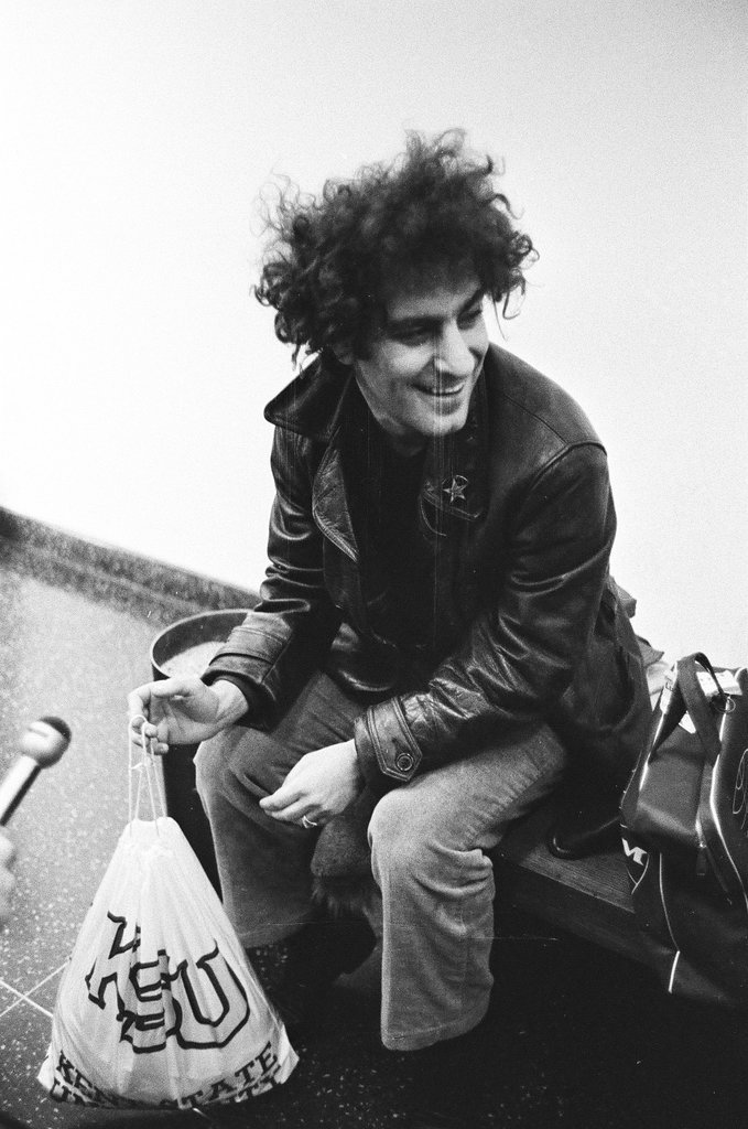 Abbie Hoffman at Criminal Court Building - Larry Graff for Chicago Sun-Times