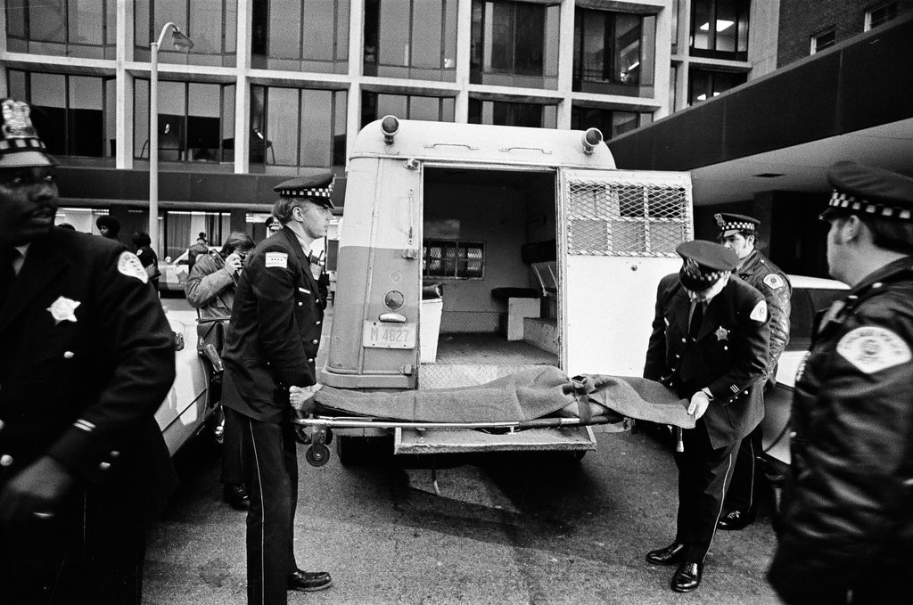 Gang war crime scene - Chicago Sun-Times