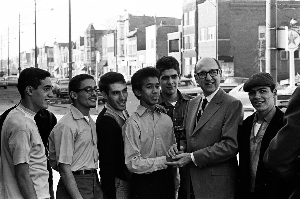 Latin Kings pose with a judge - Chicago Sun-Times