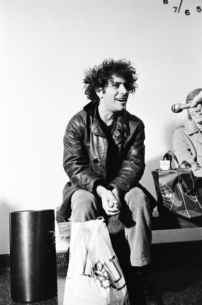 Abbie Hoffman at Criminal Court Building - Larry Graff for Chicago Sun-Times