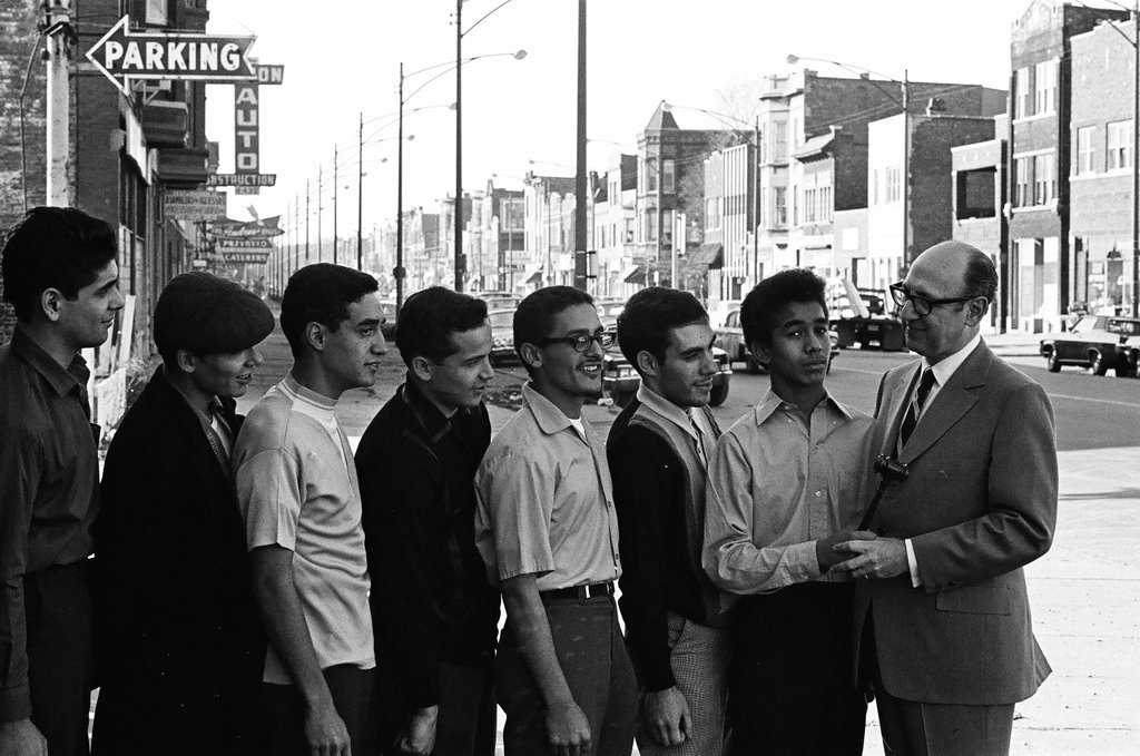 Latin Kings pose with a judge - Chicago Sun-Times