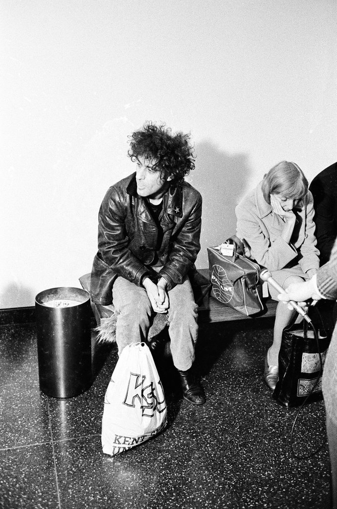 Abbie Hoffman at Criminal Court Building - Larry Graff for Chicago Sun-Times