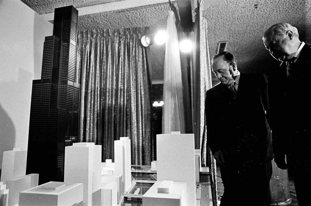 Mayor Daley views model of Sears Tower - Chicago Sun-Times
