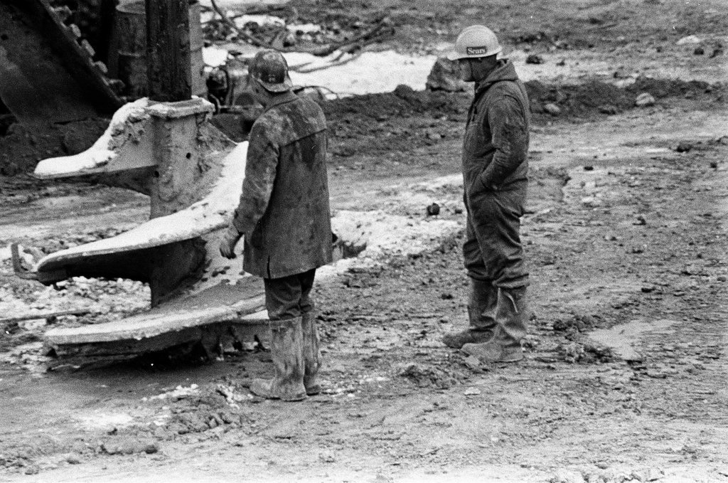 Ground level construction on the Sears Tower - Chicago Sun-Times