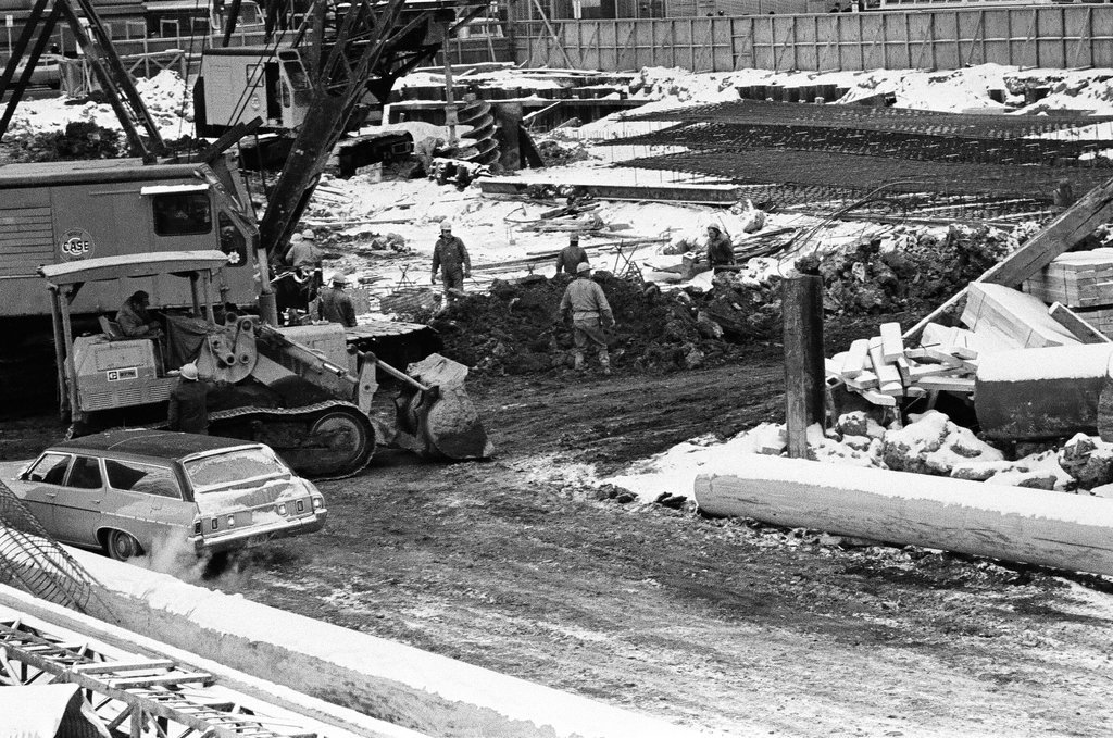 Ground level construction on the Sears Tower - Chicago Sun-Times