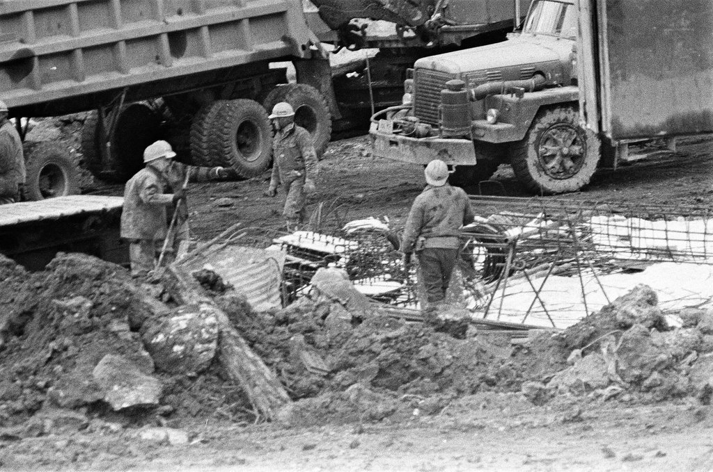 Ground level construction on the Sears Tower - Chicago Sun-Times