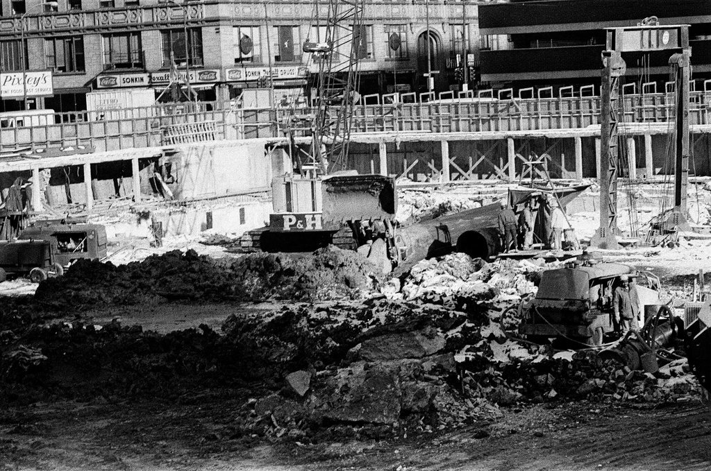 Ground level construction on the Sears Tower - Chicago Sun-Times