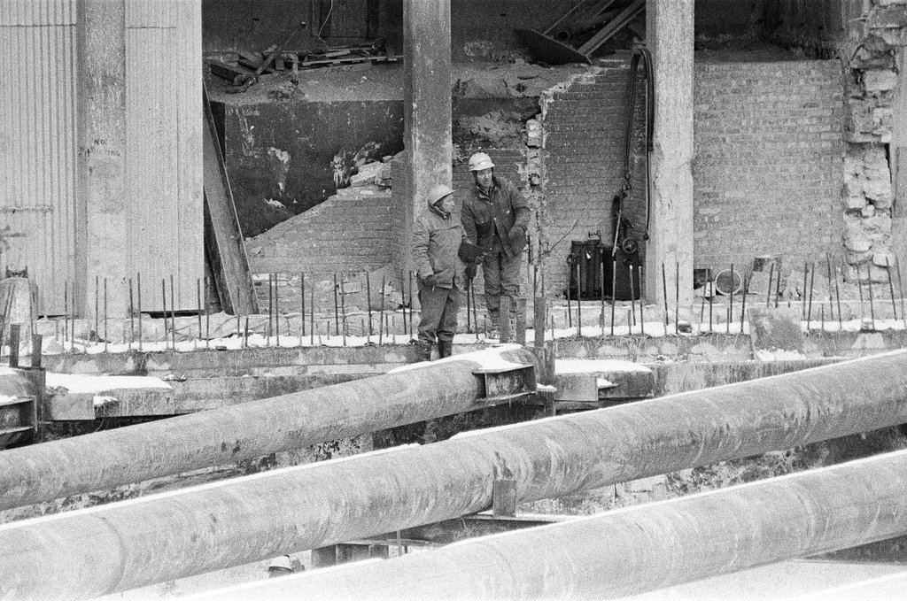 Ground level construction on the Sears Tower - Chicago Sun-Times