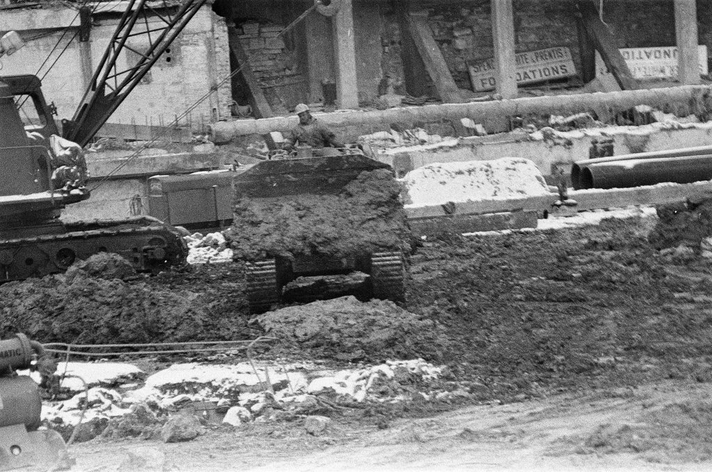 Ground level construction on the Sears Tower - Chicago Sun-Times