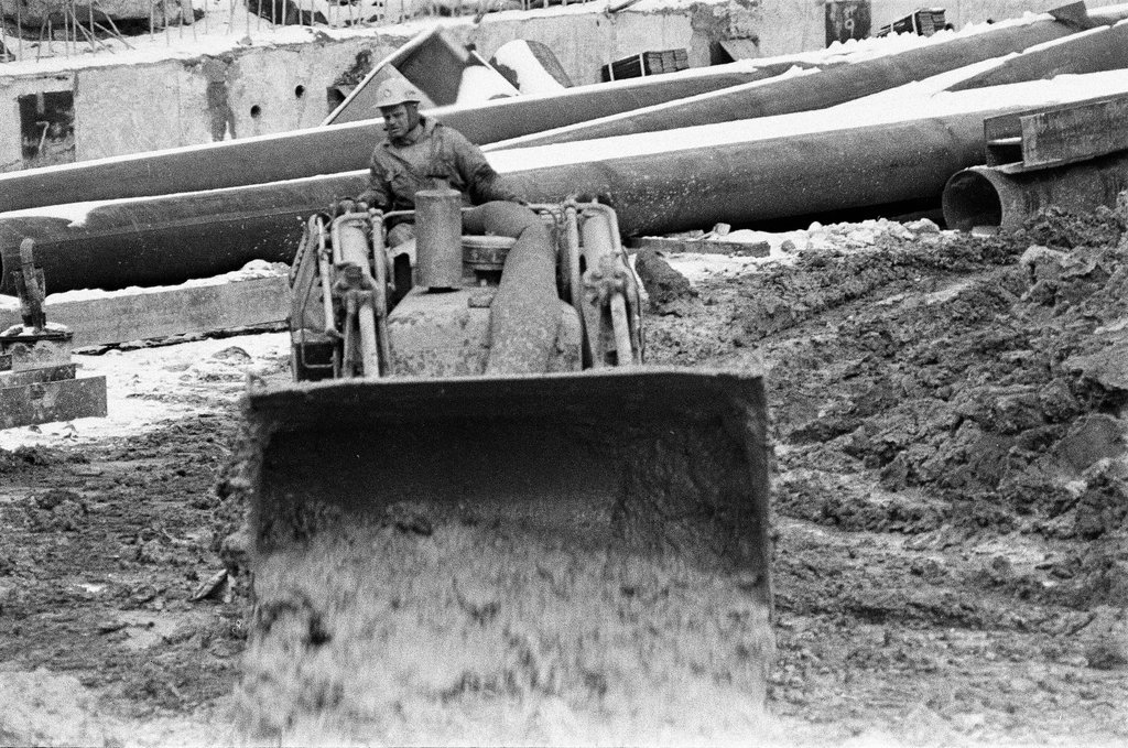 Ground level construction on the Sears Tower - Chicago Sun-Times