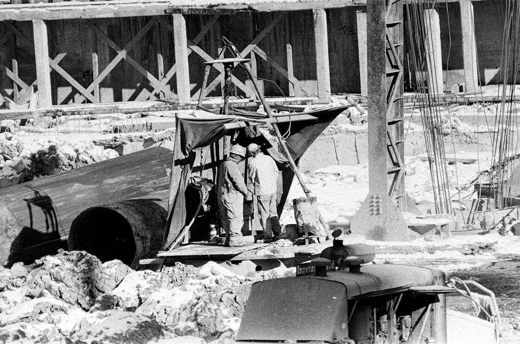 Ground level construction on the Sears Tower - Chicago Sun-Times