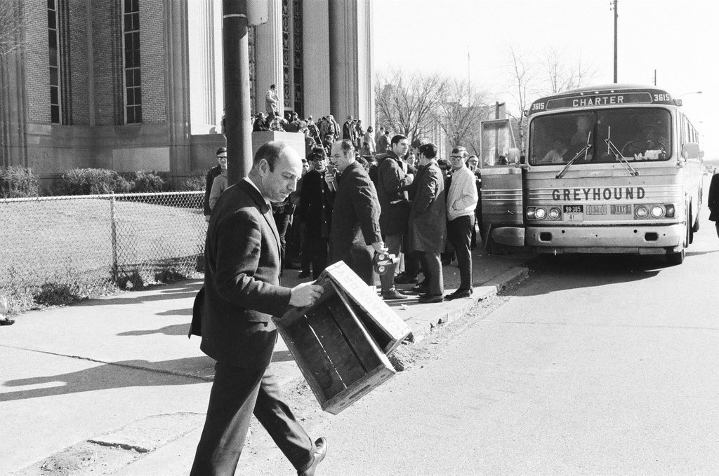 Students object to busing - Chicago Sun-Times