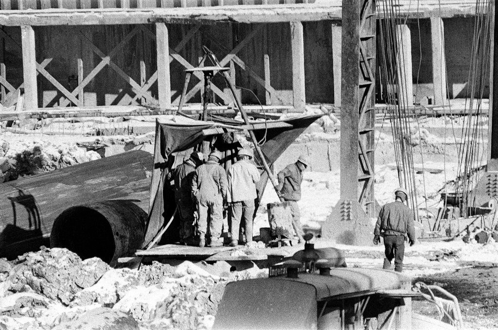 Ground level construction on the Sears Tower - Chicago Sun-Times