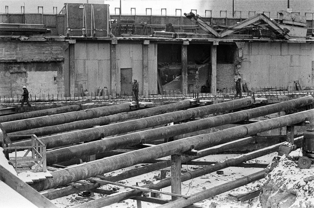 Ground level construction on the Sears Tower - Chicago Sun-Times