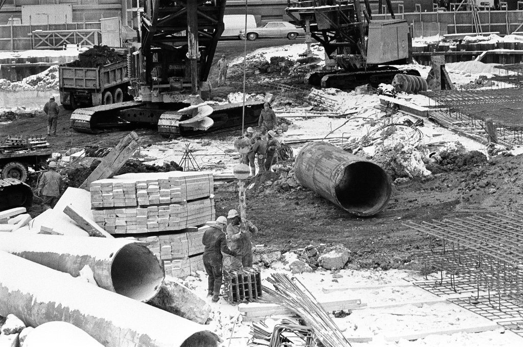 Ground level construction on the Sears Tower - Chicago Sun-Times