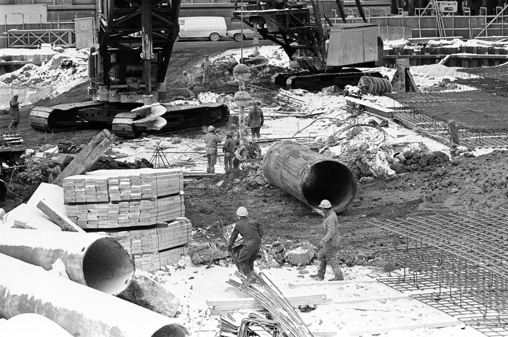 Ground level construction on the Sears Tower - Chicago Sun-Times