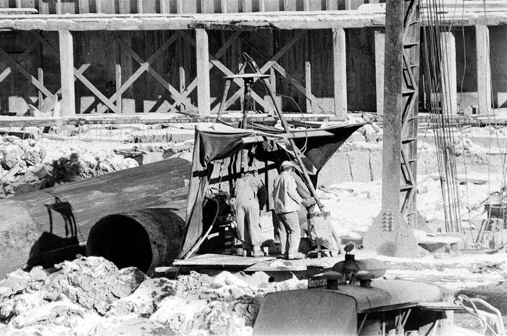 Ground level construction on the Sears Tower - Chicago Sun-Times
