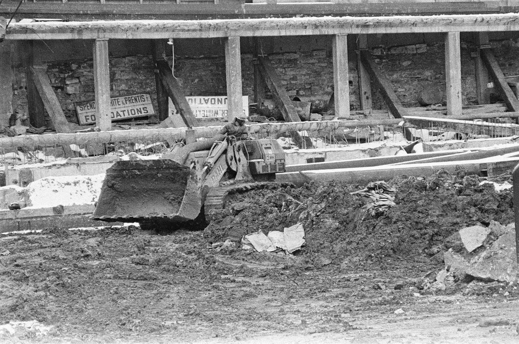 Ground level construction on the Sears Tower - Chicago Sun-Times