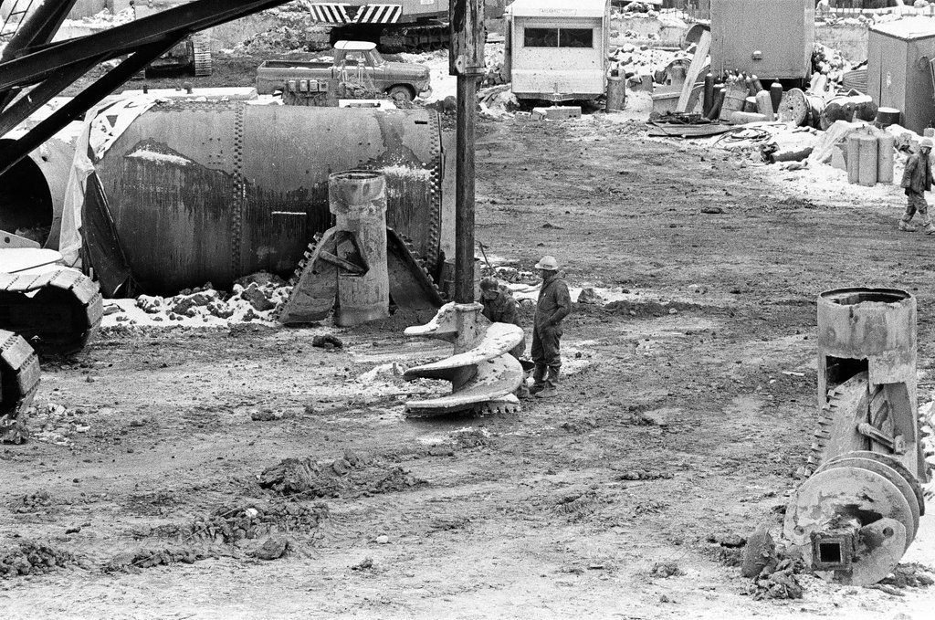 Ground level construction on the Sears Tower - Chicago Sun-Times
