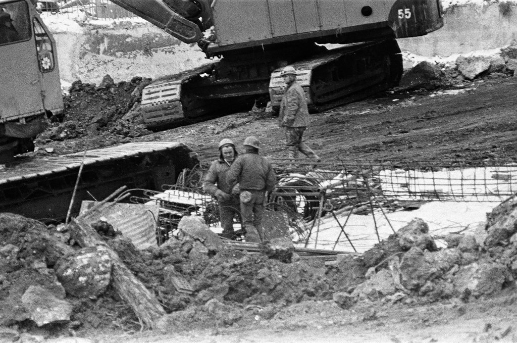 Ground level construction on the Sears Tower - Chicago Sun-Times