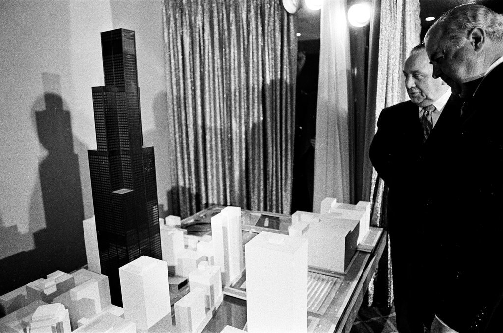 Mayor Daley views model of Sears Tower - Chicago Sun-Times