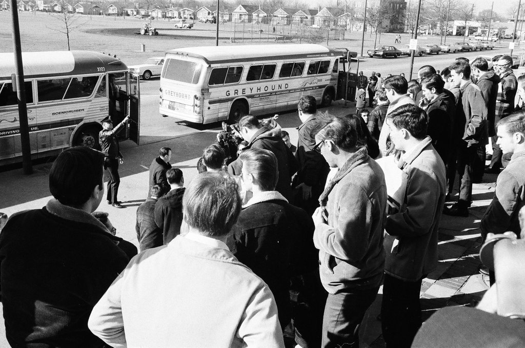 Students object to busing - Chicago Sun-Times