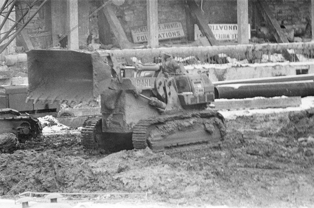 Ground level construction on the Sears Tower - Chicago Sun-Times