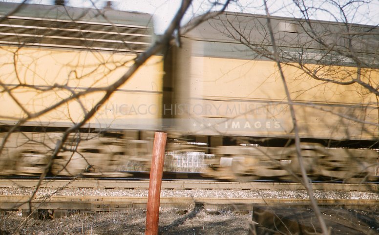 Rail cars in motion - Maier, Vivian