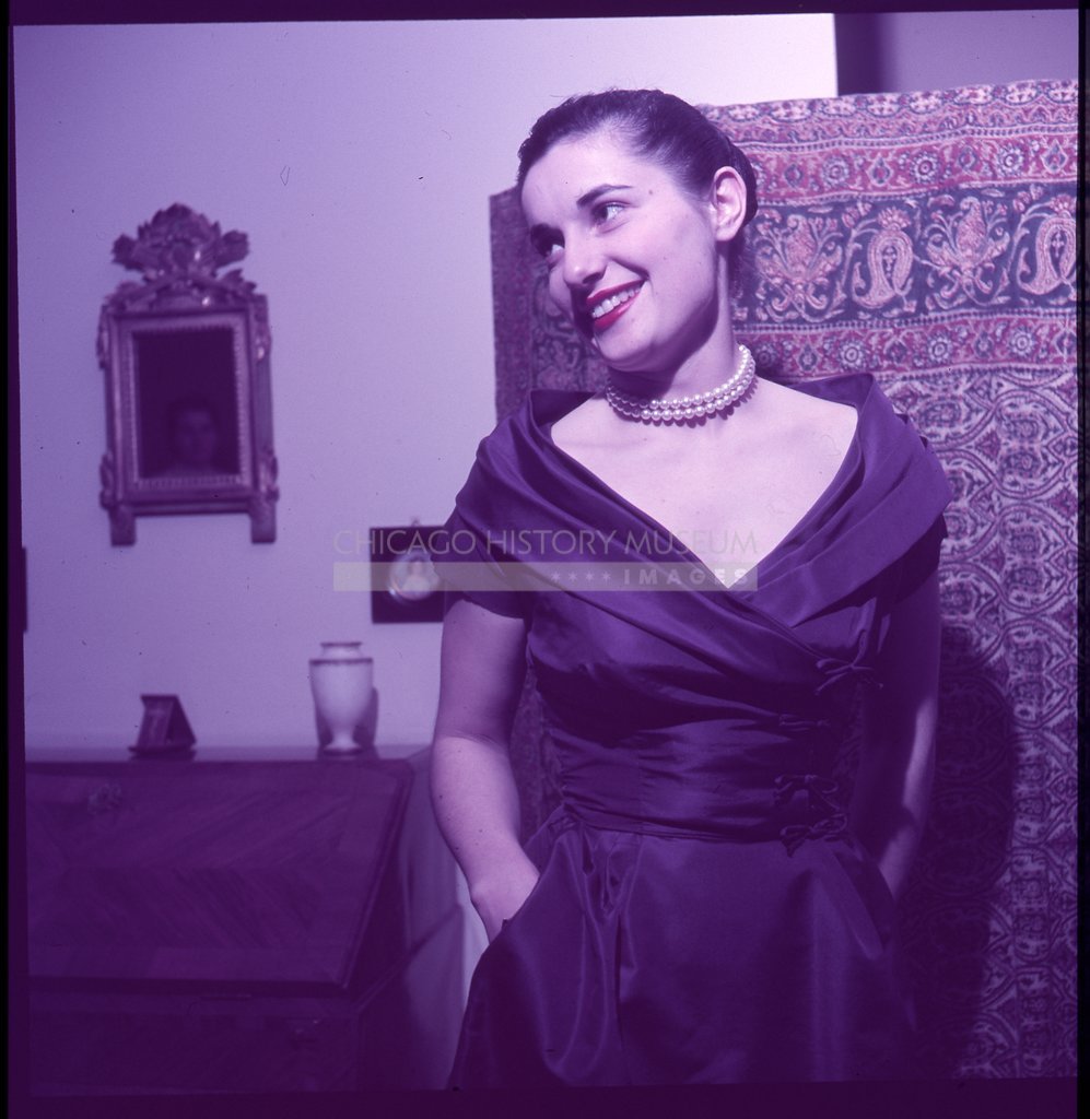 Young woman in black dress - Maier, Vivian