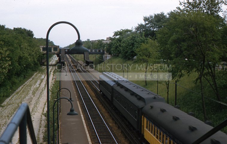 Passenger train - Maier, Vivian