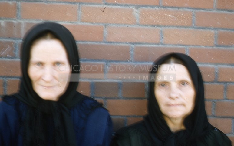 Two women in headscarves - Maier, Vivian