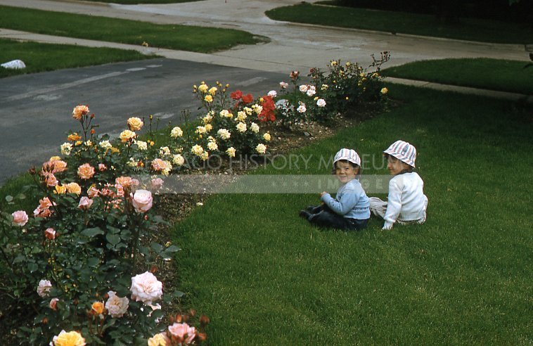 Boys in sunhats - Maier, Vivian