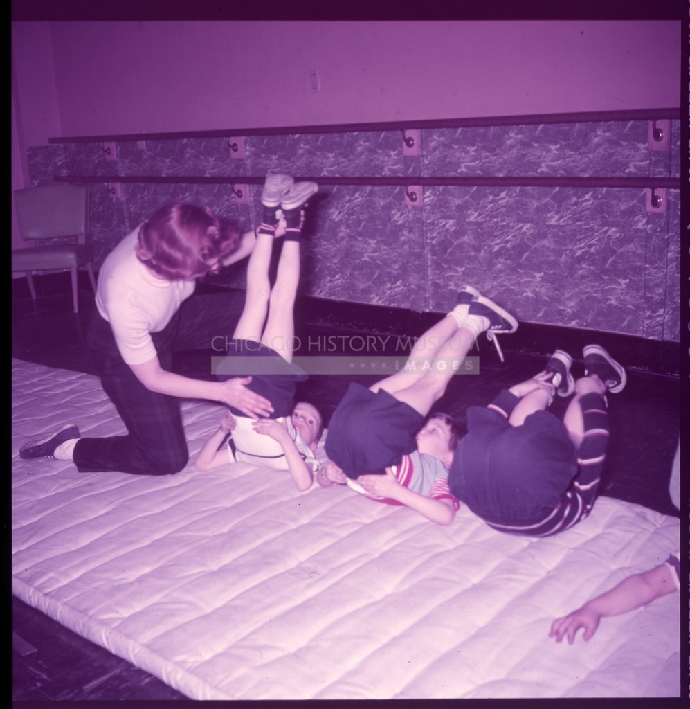 Woman teaching tumbling - Maier, Vivian