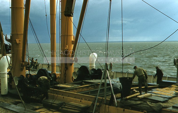 Workmen on a ship - Maier, Vivian