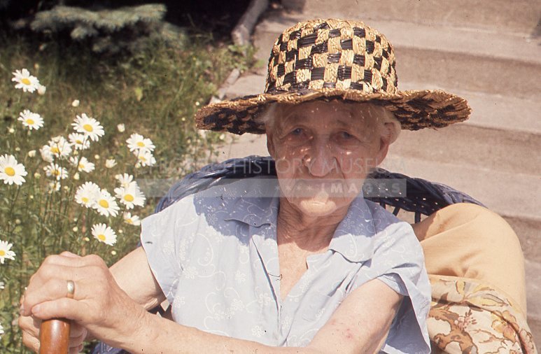 Woman in a straw hat - Maier, Vivian