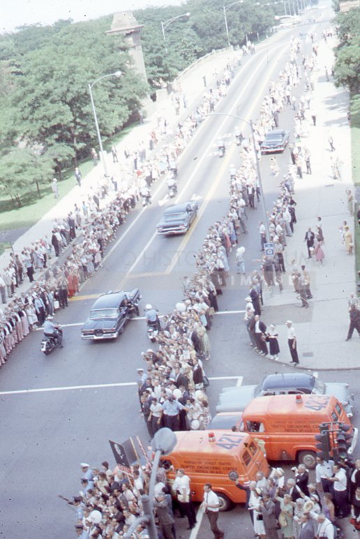 Eisenhower's motorcade - Maier, Vivian