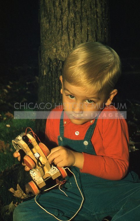 Young boy with toy - Maier, Vivian