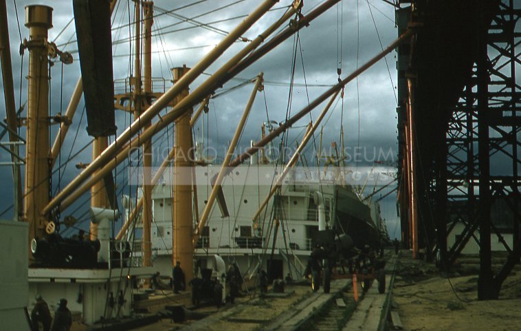 Cargo ship - Maier, Vivian