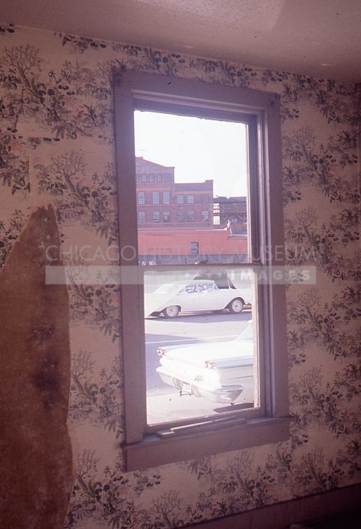 Through a window - Maier, Vivian