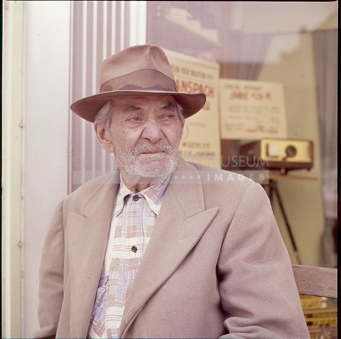 Man in a grey jacket - Maier, Vivian