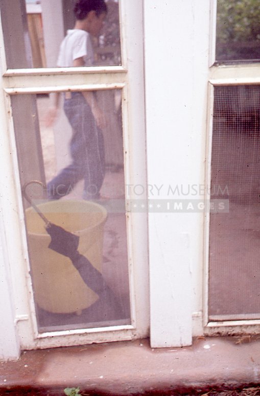Boy inside house - Maier, Vivian