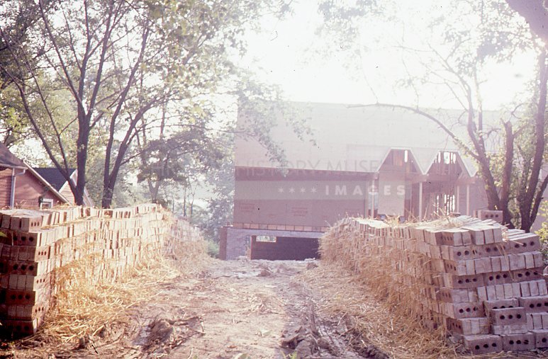 House construction site - Maier, Vivian