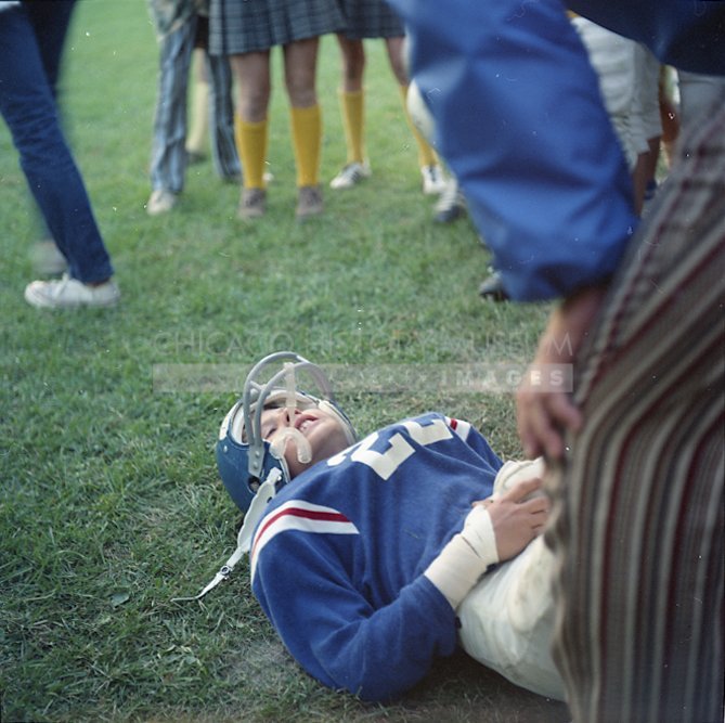 Football player in blue - Maier, Vivian