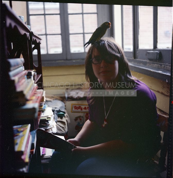 Reader with parakeet - Maier, Vivian